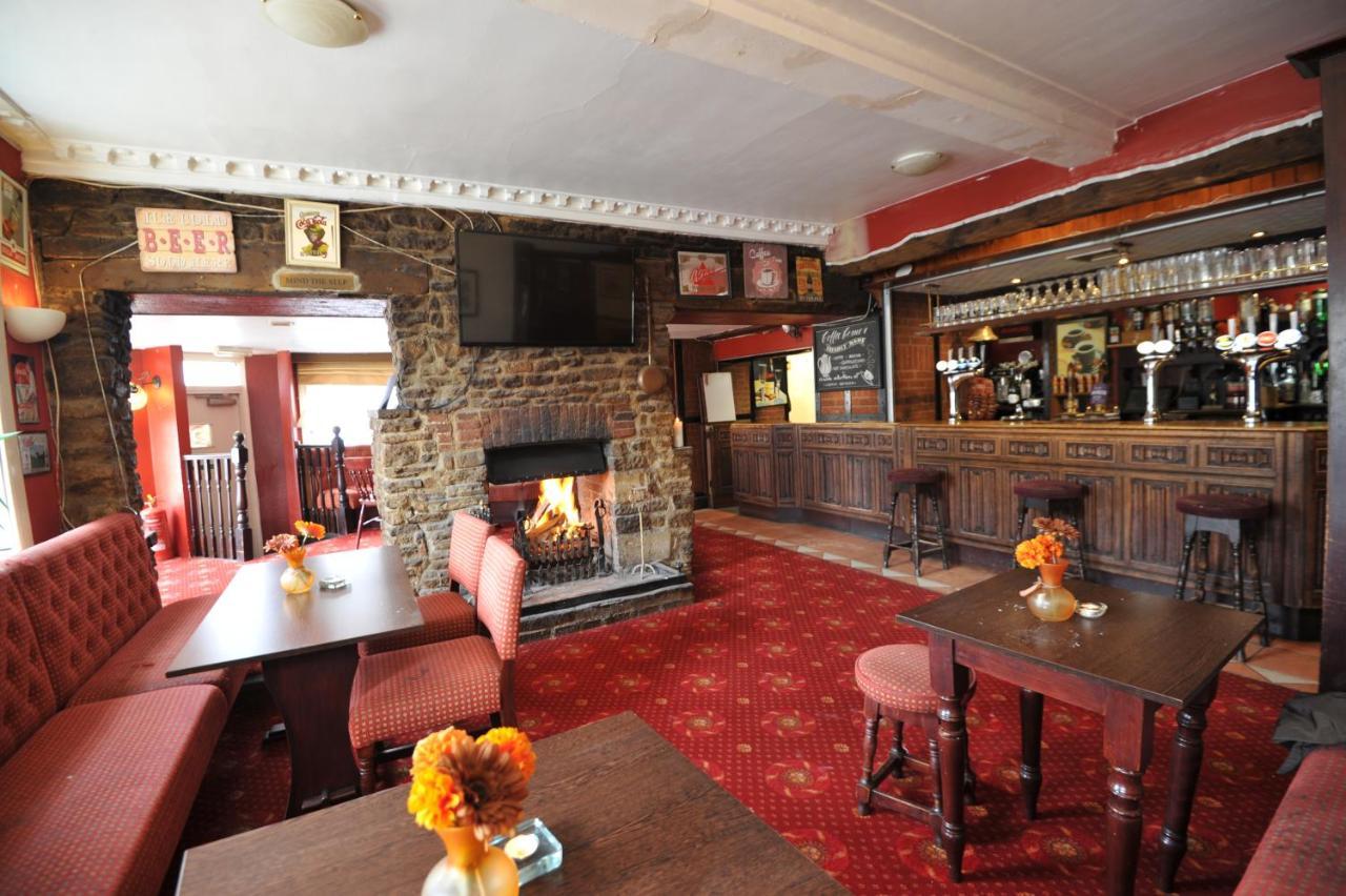 Crown Hotel Brackley Bagian luar foto