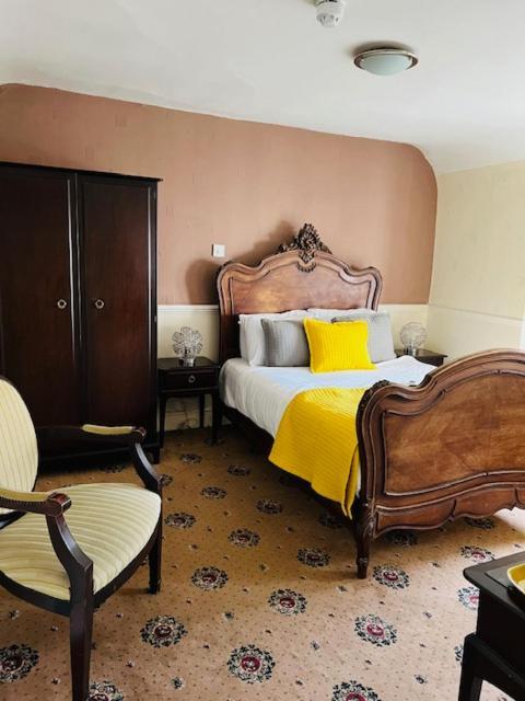 Crown Hotel Brackley Bagian luar foto