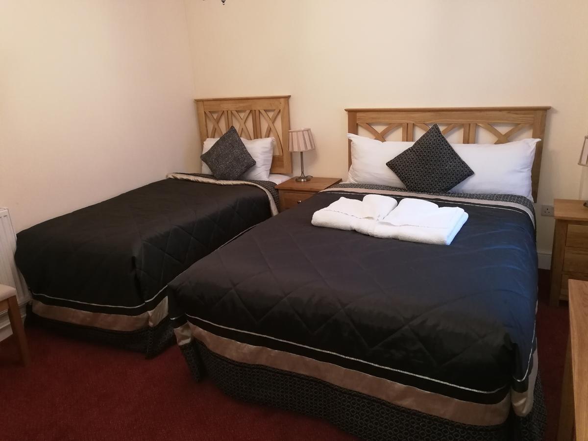 Crown Hotel Brackley Bagian luar foto